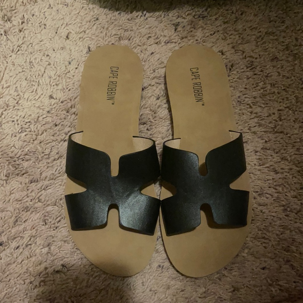 Cape robin women’s slides size 9 never worn